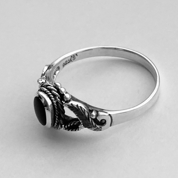 Sterling Silver Black Onyx Ring - Picture 11 of 12